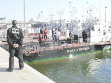 Opt afgani au încercat să intre în România cu ajutorul unei bărci